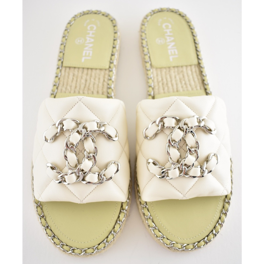 Chanel 25P Ivory Quilted Leather Chain CC Logo Slide Sandal Espadrille Flat 41 - Picture 12 of 16